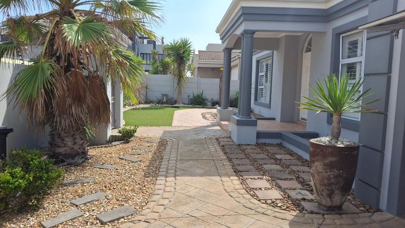 4 Bedroom Property for Sale in West Beach Western Cape